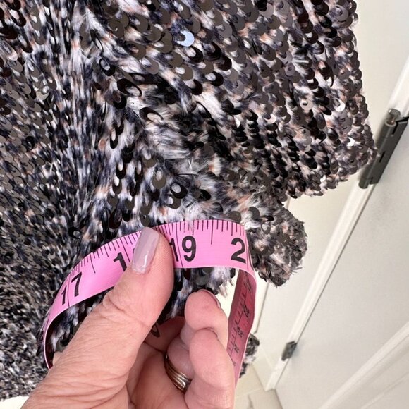 Search for Sanity Faux Fur Sequin Shell Top SZ L - Picture 14 of 15